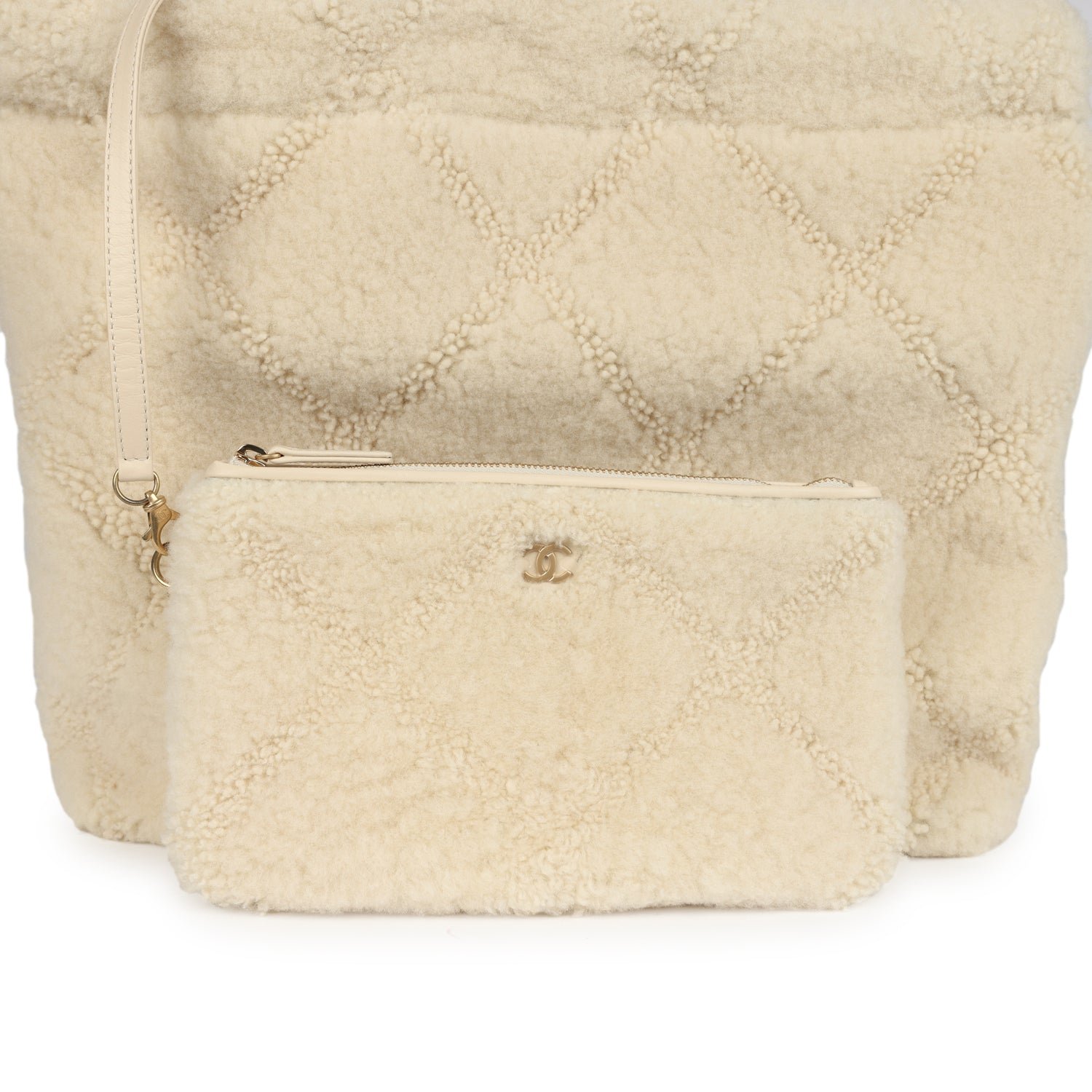 Chanel Small 22 Bag Ecru Shearling — view 8