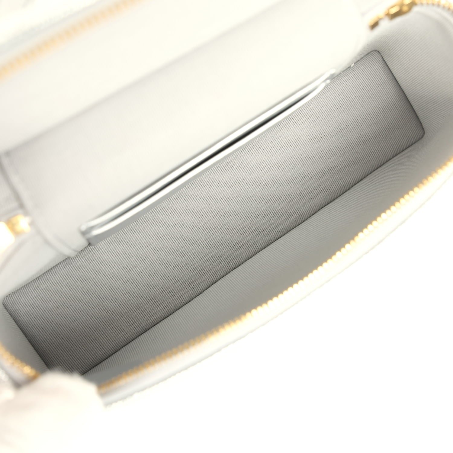 Chanel Vanity Case Silver Caviar — view 8