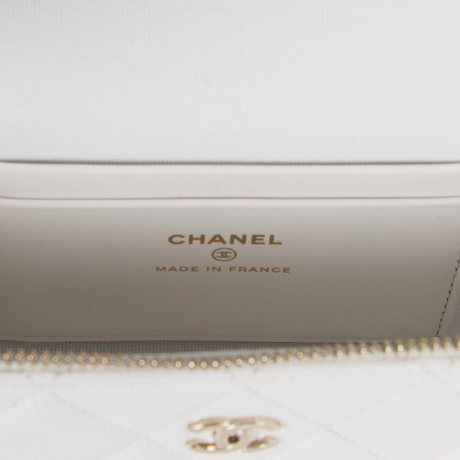 Chanel Vanity Case White Shiny Caviar — view 9