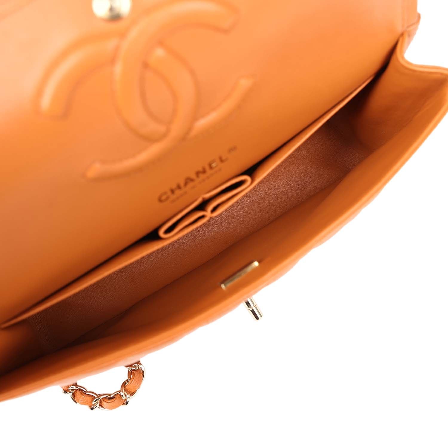 Chanel Medium Classic Double Flap Shiny Caviar — view 8