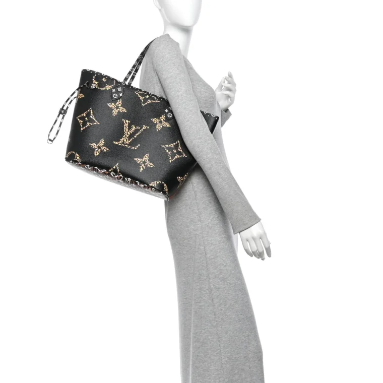Louis Vuitton Monogram Giant Jungle Neverfull MM Black for Sale — alternate view